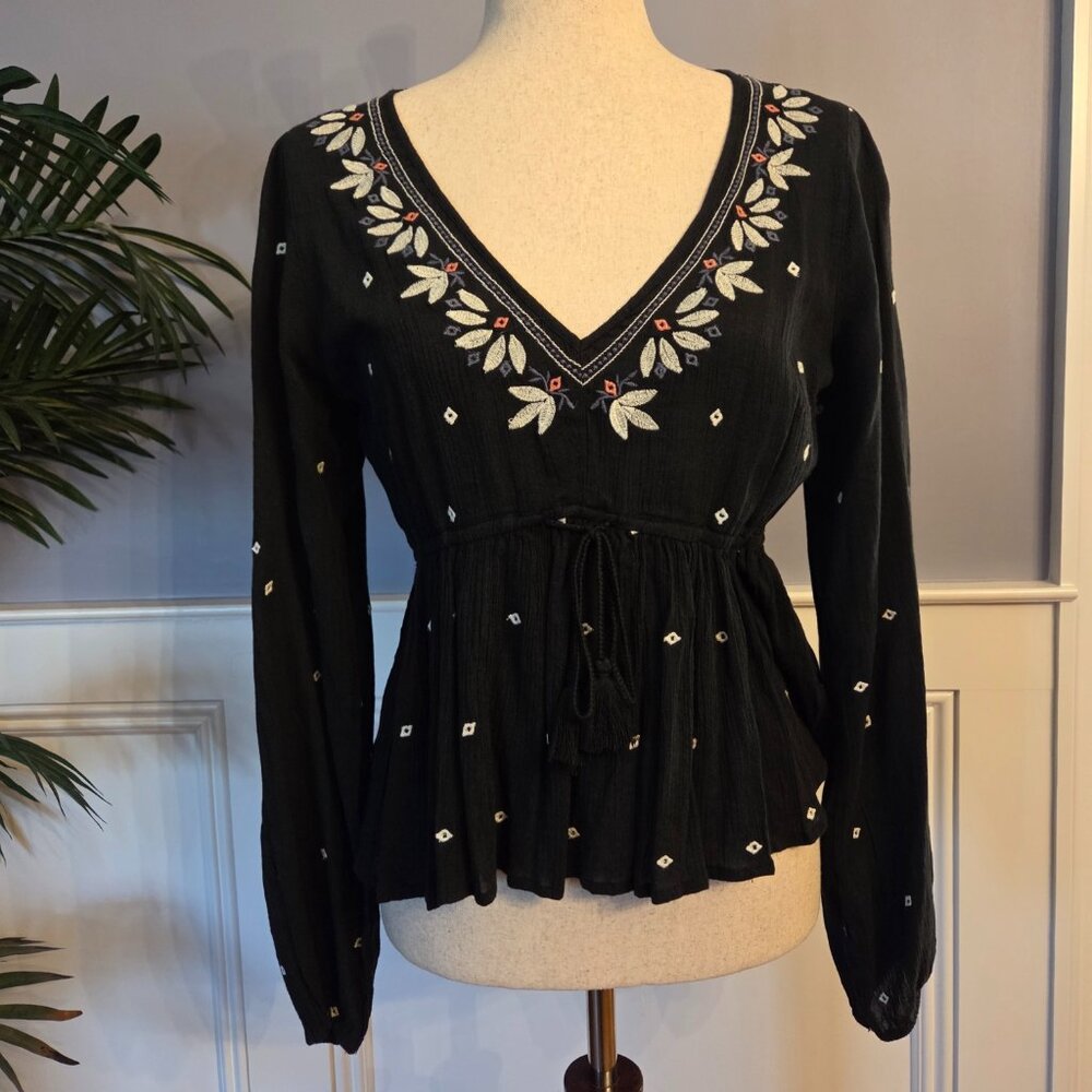 Abercrombie & Fitch. Embroidered blouse